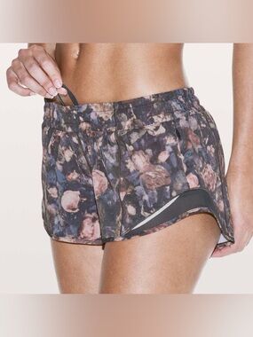 Lululemon Hotty Hot Short II 2.5" Frosted Rose Multi Melanite